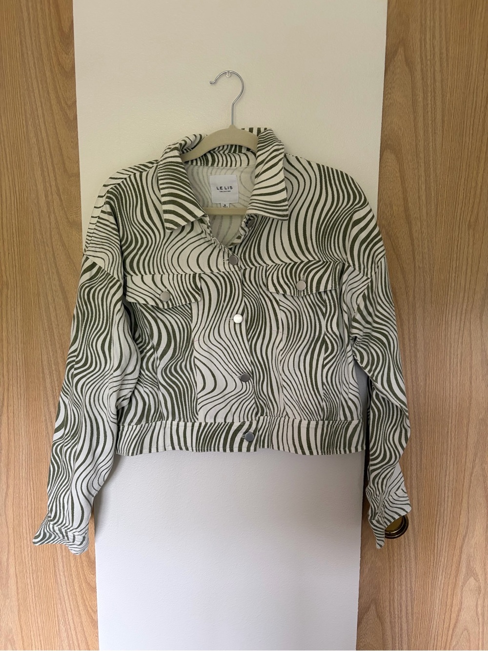 Le Lis Olive Wave-Print Cropped Jean Jacket